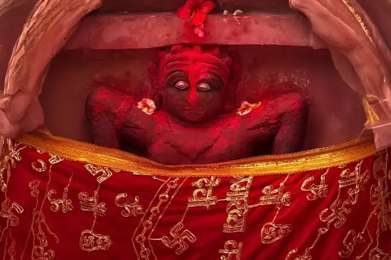 பெண்களின் மாதவிடாயைத் தெய்வமாகப் போற்றும் காமாக்யா ஆலயம்!